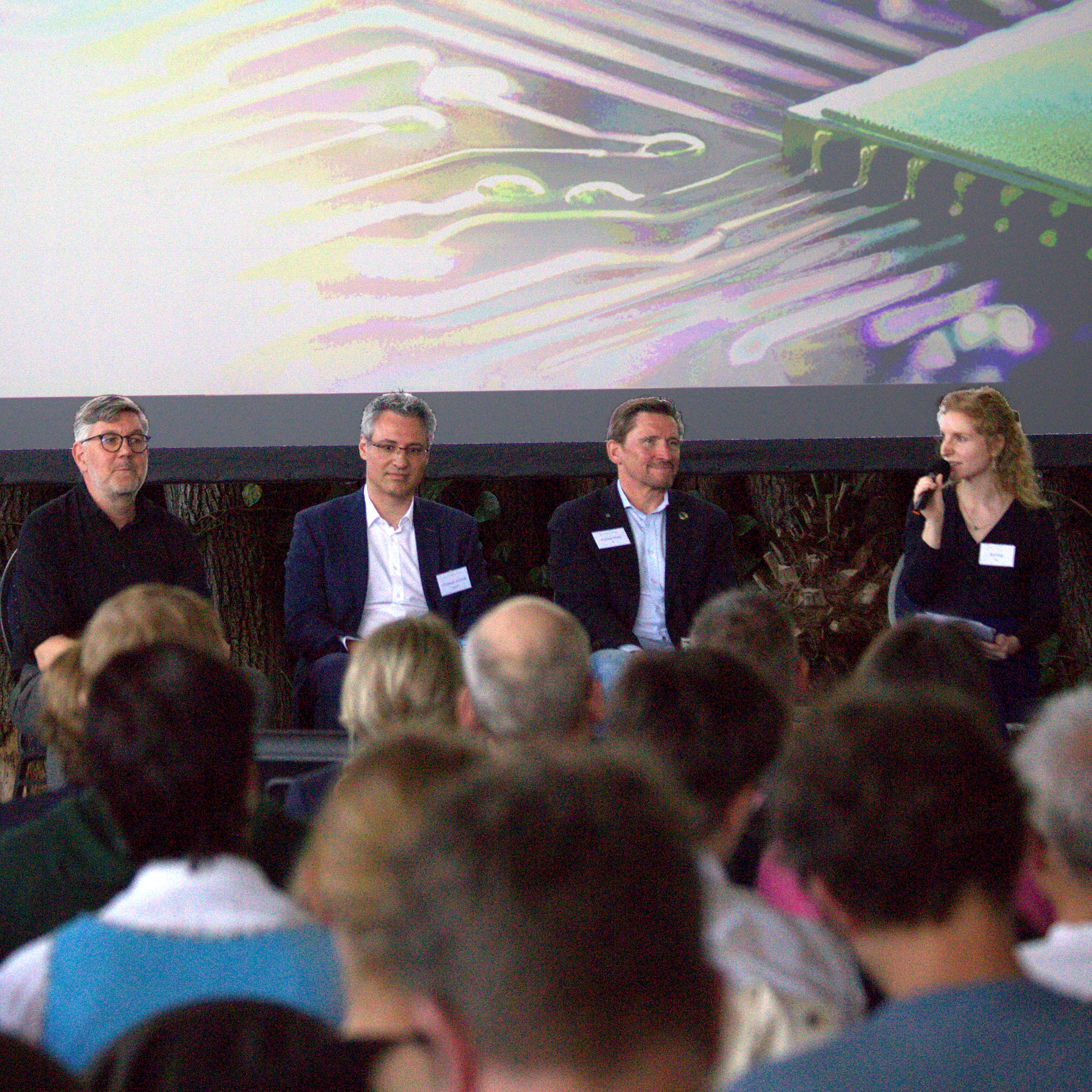 Podiumsdiskussion mit den Expert:innen
